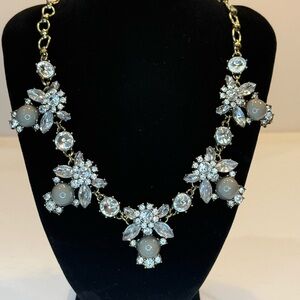 EUC! Elegant Vintage Gold and Silver Rhinestones Floral Necklace